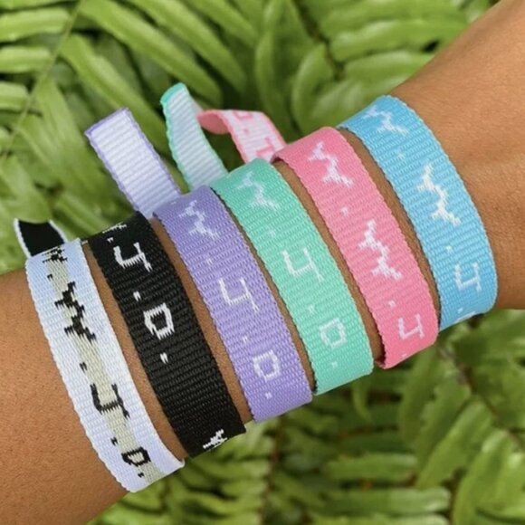 NEW! SET OF 6 WWJD W.W.J.D. PINK WHITE BLUE PURPLE BLACK MINT BRACELETS PACK - Picture 1 of 10